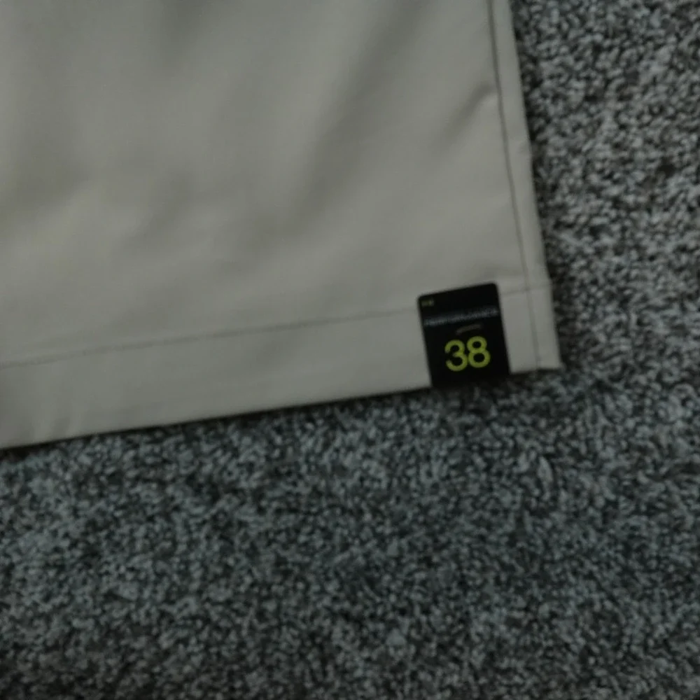 NEW Roundtree Yorke Shorts Mens 38 Beige Chino Flat Front Performance Stretch